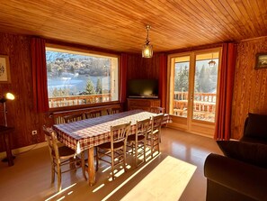 Interior - 3-Bedroom Apartment - Ski-in/Ski-out, pets allowed, parking, wifi (La Clusaz)