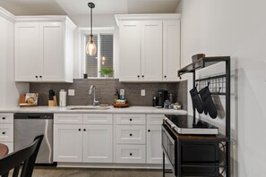 Fridge, microwave, stovetop, dishwasher