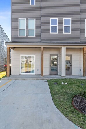 Exterior - NEW*Bourbon House*KING Bed*Luxury Amenities*WiFi (Lafayette)