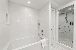 Shower, hair dryer, towels, soap - Brand New 2024 Home on PGA National Golf Course by Guaranteed Rental™ (Palm Beach Gardens)