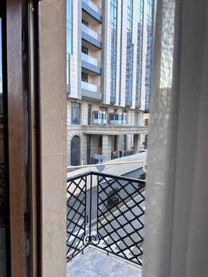 1 bedroom, premium bedding, desk, laptop workspace