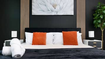 2 Schlafzimmer, Schreibtisch, Bügeleisen/Bügelbrett, Reisekinderbett