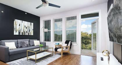 Cozy 2BR w/ Gym, Parking, Near King Wms&Towers