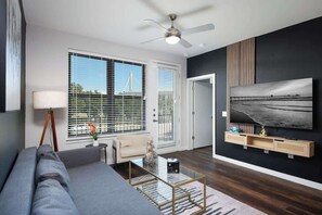 TV, offices - Modern 2BR Retreat - Best NYE Fireworks View! (San Antonio)