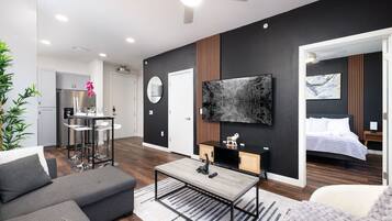 Fernseher, Tischtennisplatte