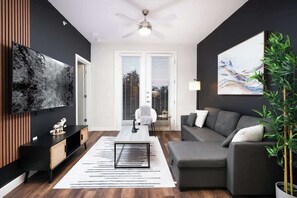 テレビ、書斎 / ワークスペース