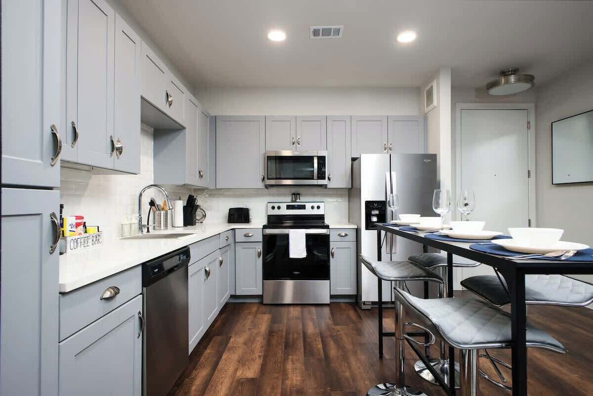 冰箱、微波炉、烤箱、炉灶