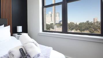 2 Schlafzimmer, Schreibtisch, Bügeleisen/Bügelbrett, Reisekinderbett