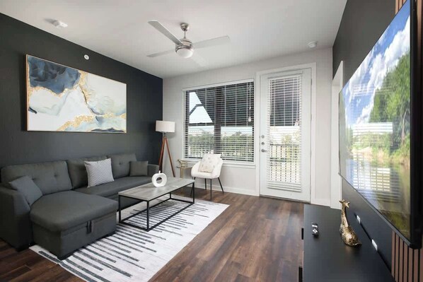 Fernseher, Tischtennisplatte