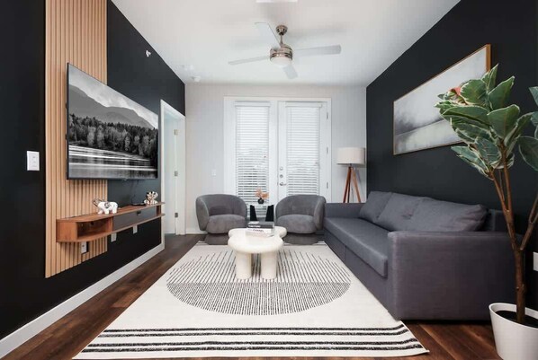 TV, mesa de pingue-pongue