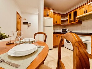 Fridge, microwave, oven, coffee/tea maker - Click&Guest - 1Naval Nautical Ap. in Gran Canaria (Las Palmas de Gran Canaria)