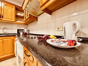 Fridge, microwave, oven, coffee/tea maker