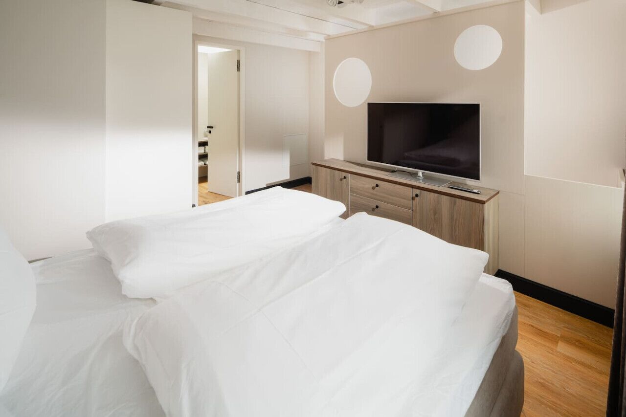 1 habitación, tabla de planchar con plancha, wifi gratis y ropa de cama 