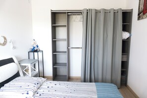 1 habitación, tabla de planchar con plancha, wifi y ropa de cama 