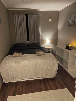 2 habitaciones, cuna de viaje, wifi y ropa de cama 
