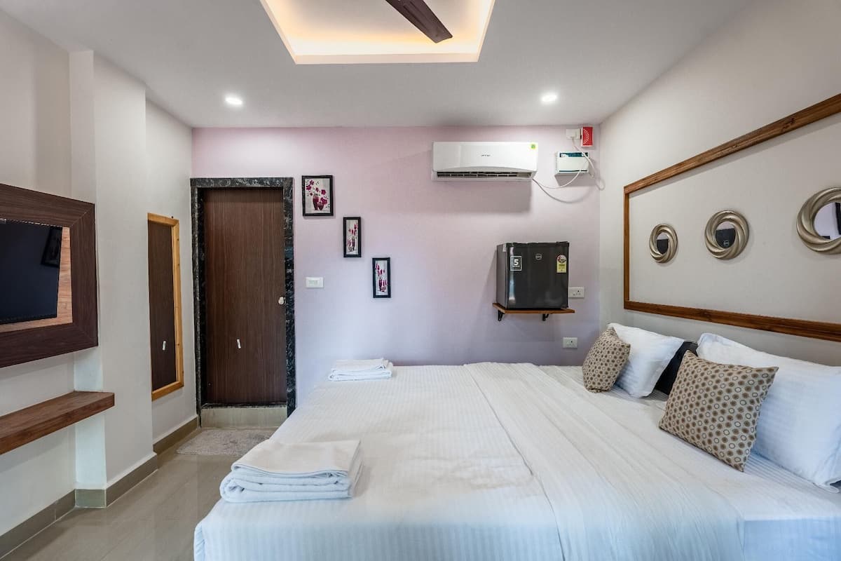 Deluxe Double Room, Pool View | Down comforters, Select Comfort beds, minibar, individually decorated