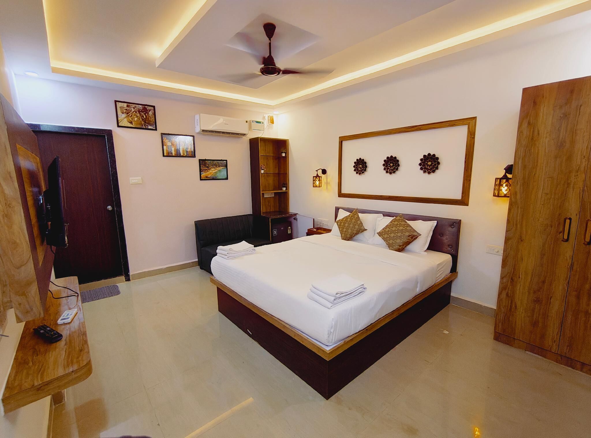 Habitación de lujo | Edredones de plumas, colchones Select Comfort, minibar