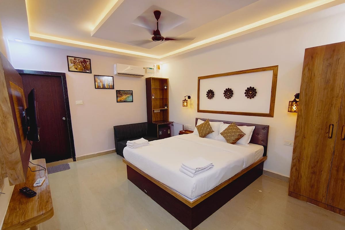 Luxury Room | Down comforters, Select Comfort beds, minibar, individually decorated