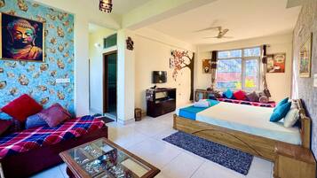 3 habitaciones, tabla de planchar con plancha, wifi y ropa de cama