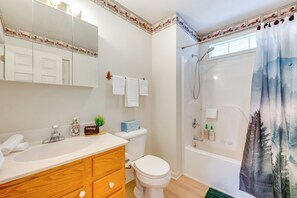 Apartment (2 Bedrooms) | Interior - Walk to Downtown: Mountain-view Estes Escape (Estes Park)