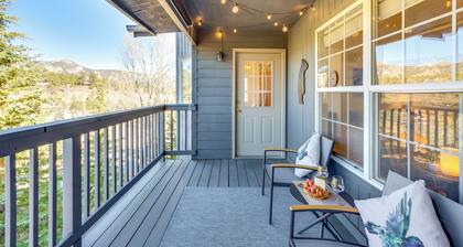 Walk to Downtown: Mountain-view Estes Escape