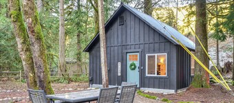 Hike, Ski & Explore: Rhododendron Forest Retreat!