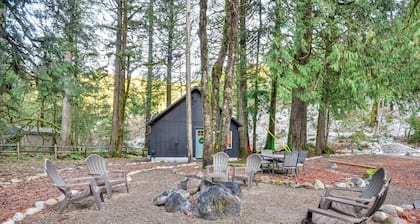 Hike, Ski & Explore: Rhododendron Forest Retreat!