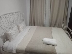1 chambre, fer et planche Ă repasser, draps fournis