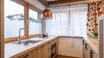 Apartment | Private kitchen | Cookware/dishes/utensils