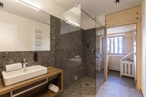 Apartment | Bathroom