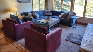Living area - Snowcreek Resort Vacation Rental 733 (Mammoth Lakes)