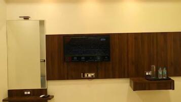 Superior Double Room | Desk, laptop workspace, free WiFi