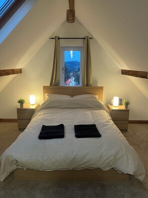 2 chambres, fer et planche à repasser, Wi-Fi, draps fournis