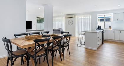 Stylish 5-Bedroom Home Geographe