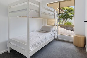 5 chambres, fer et planche à repasser, Wi-Fi, draps fournis