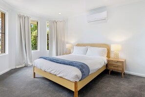 5 chambres, fer et planche à repasser, Wi-Fi, draps fournis