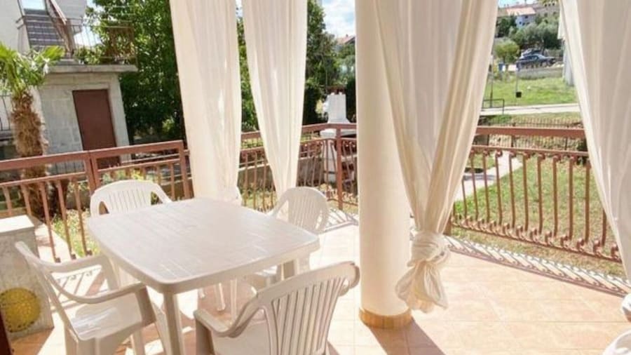 Charming Apartment With Garden