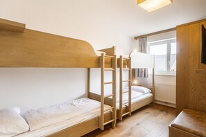 4 habitaciones y muebles diferentes