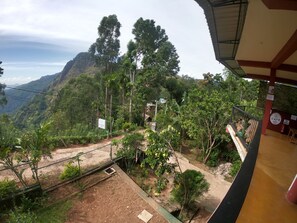 Front of property - Beyond Nomad Luxury Hostel (Ella)