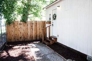 Property grounds - Maple House-1 Bedroom, 1 Bath-Private, Centrally Located (Kalispell)