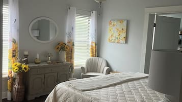 3 dormitorios, escritorio, tabla de planchar con plancha y cuna de viaje