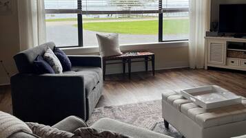 Una Smart TV, una chimenea