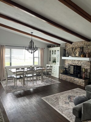 Interior - Lake Jackson beachfront home w/dock, pool table, close to restaurants/shops (Sebring)