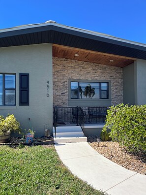 Exterior - Lake Jackson beachfront home w/dock, pool table, close to restaurants/shops (Sebring)