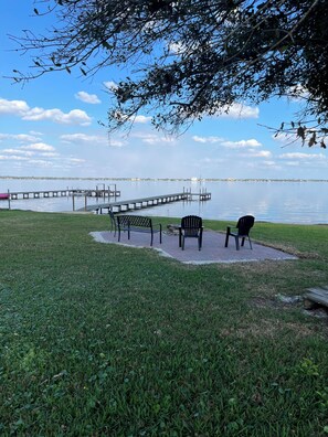 Property grounds - Lake Jackson beachfront home w/dock, pool table, close to restaurants/shops (Sebring)
