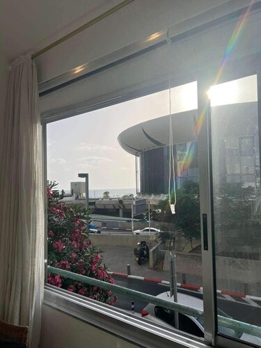 Spacious 2-Bedroom Condo with Rooftop, Steps from Gordon Beach in Tel Aviv