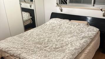 2 chambres, fer et planche à repasser, Wi-Fi, draps fournis