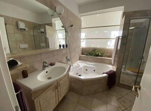Jetted tub, hair dryer, towels, toilet paper
