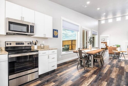 Near Zion NP l Pool I Dark Skies I Pickleball Court I Pet Friendly