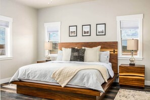 3 Schlafzimmer, Schreibtisch, Bügeleisen/Bügelbrett, kostenloses WLAN
